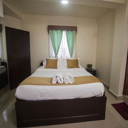Pangsapuri 350 m² dengan 10 bilik tidur dan 10 bilik mandi peribadi di Laitumkhrah Shillong Luaran gambar