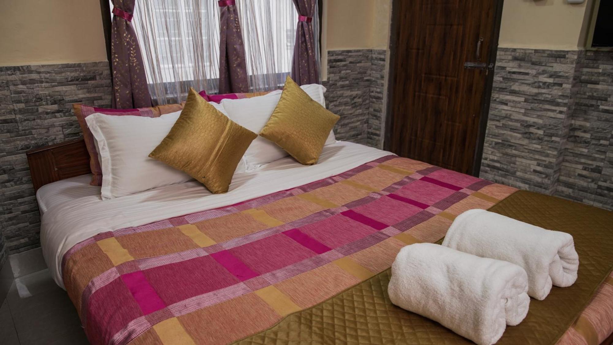 Pangsapuri 350 m² dengan 10 bilik tidur dan 10 bilik mandi peribadi di Laitumkhrah Shillong Luaran gambar