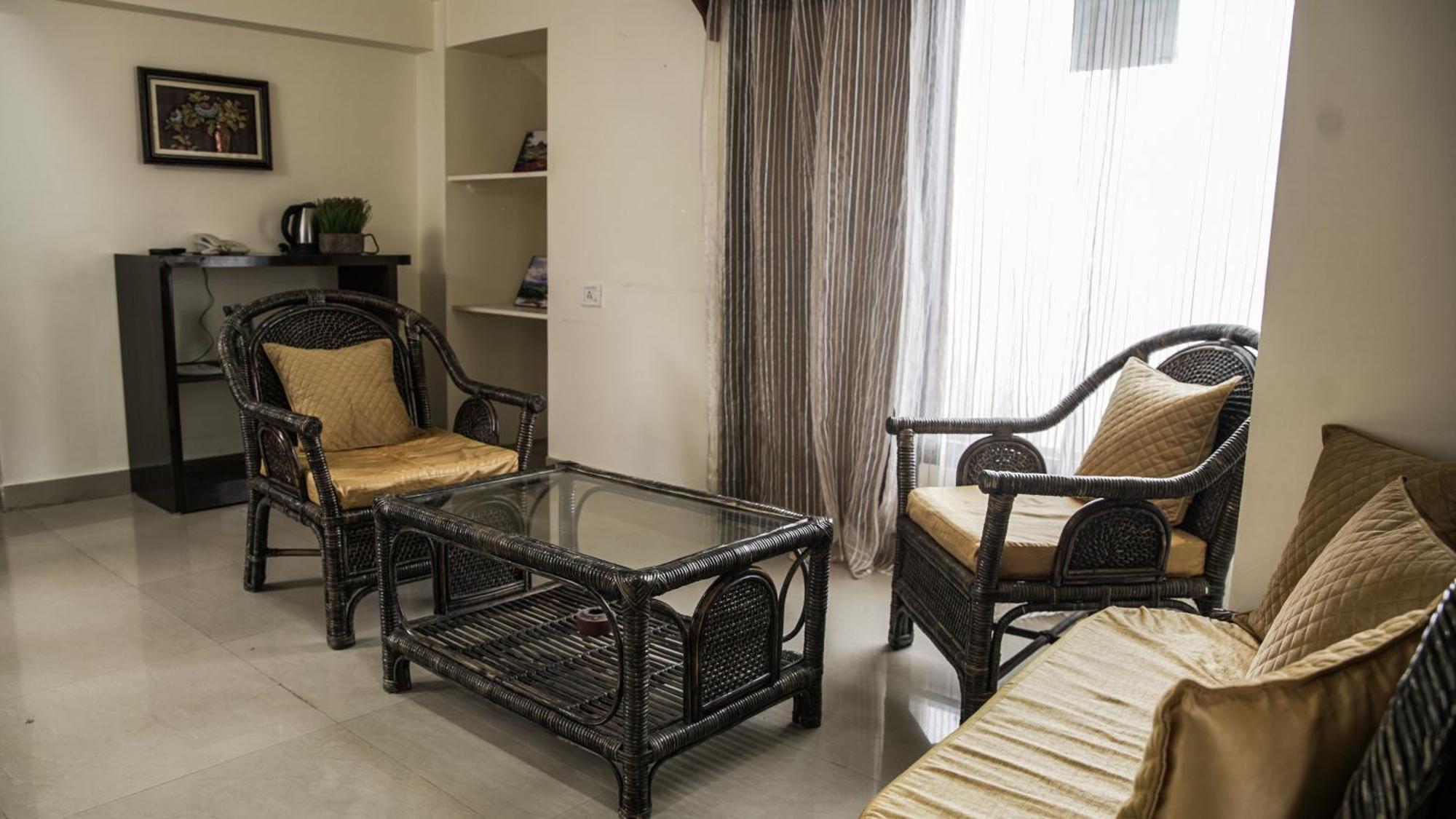 Pangsapuri 350 m² dengan 10 bilik tidur dan 10 bilik mandi peribadi di Laitumkhrah Shillong Luaran gambar
