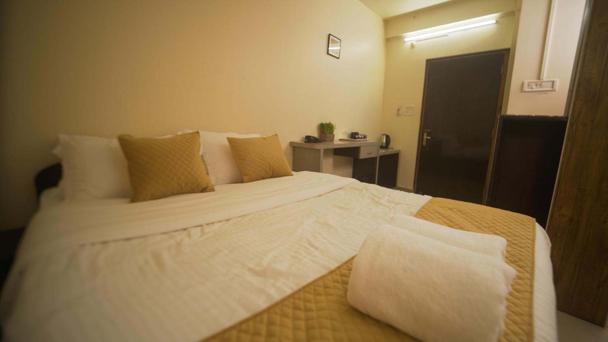 Pangsapuri 350 m² dengan 10 bilik tidur dan 10 bilik mandi peribadi di Laitumkhrah Shillong Luaran gambar