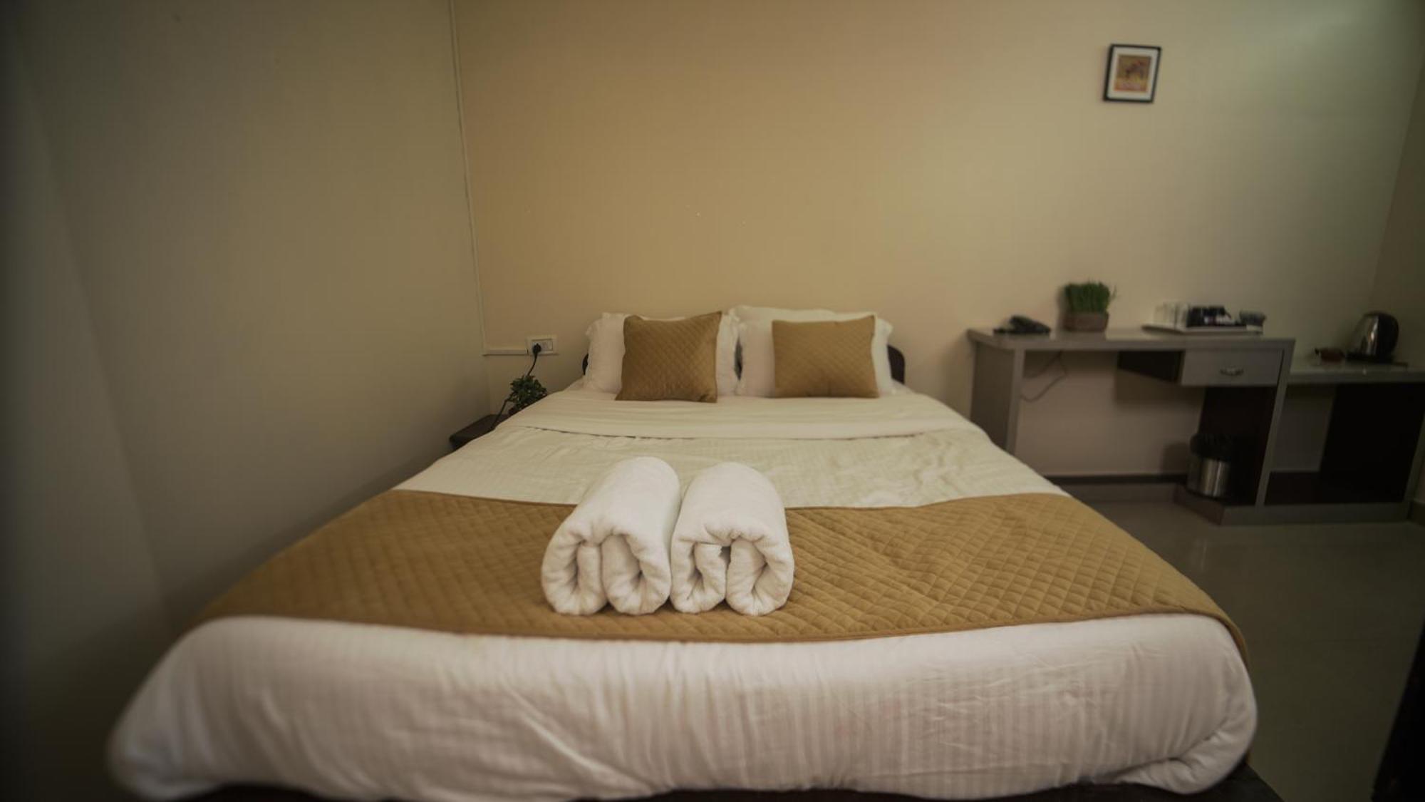 Pangsapuri 350 m² dengan 10 bilik tidur dan 10 bilik mandi peribadi di Laitumkhrah Shillong Luaran gambar