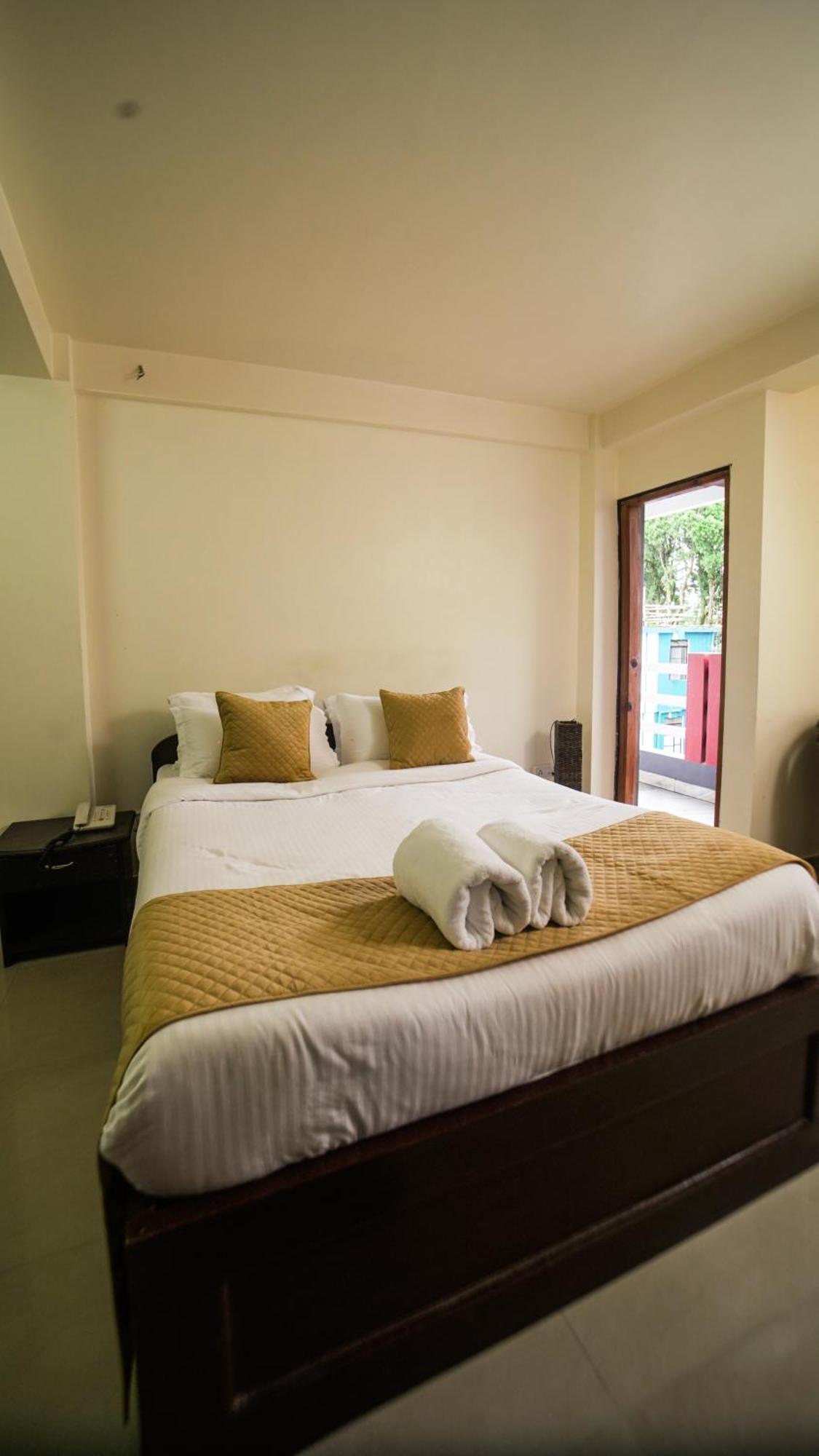 Pangsapuri 350 m² dengan 10 bilik tidur dan 10 bilik mandi peribadi di Laitumkhrah Shillong Luaran gambar