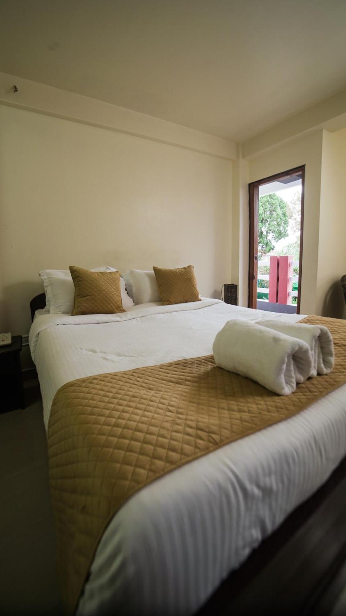 Pangsapuri 350 m² dengan 10 bilik tidur dan 10 bilik mandi peribadi di Laitumkhrah Shillong Luaran gambar